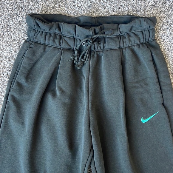 Women’s Nike High-Waisted Fleece Sweatpants - Picture 3 of 7